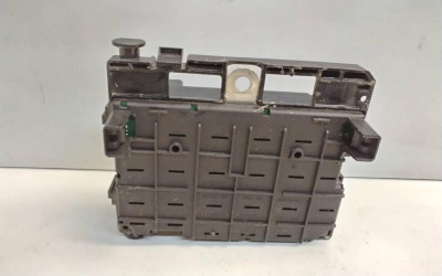 CAJA RELES / FUSIBLES