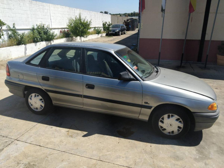 Opel Astra F Berlina (1991->) SIN IDENTIFICAR