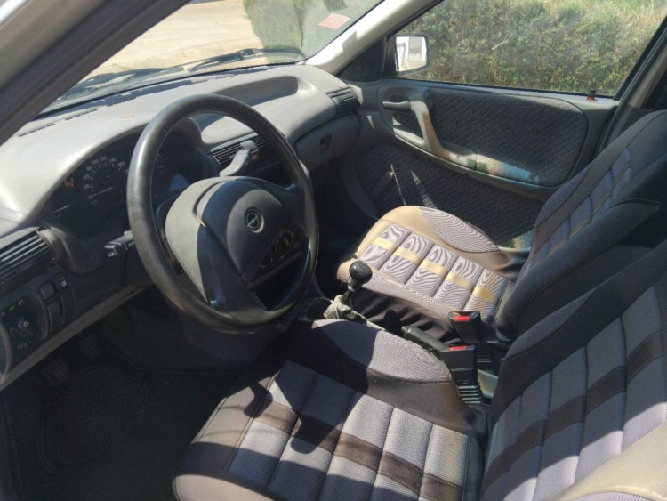 Opel Astra F Berlina (1991->) SIN IDENTIFICAR