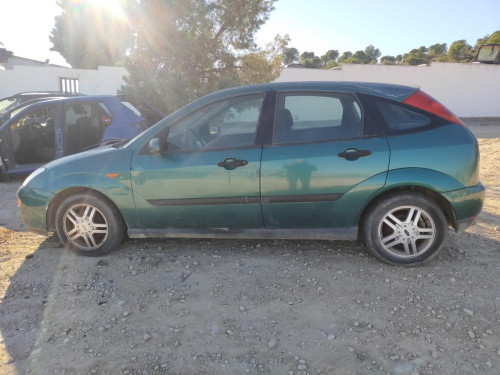 FORD FOCUS BERLINA (CAK) — vehículo donante para recambios 
