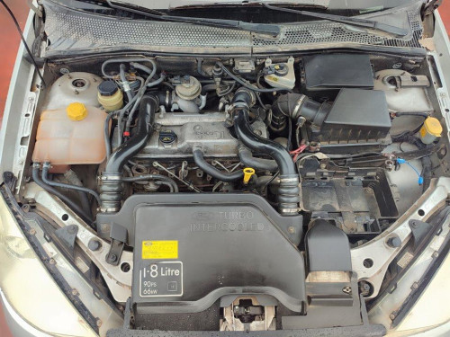  FORD FOCUS BERLINA (CAK) 