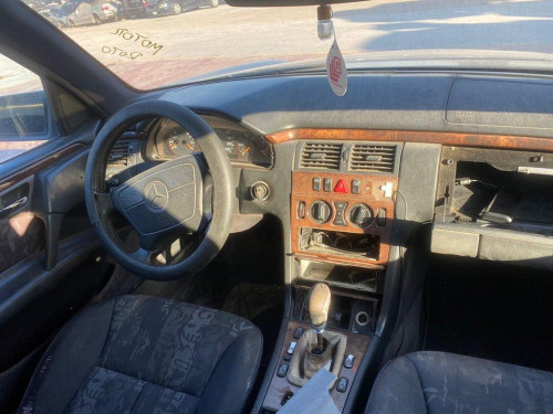  MERCEDES-BENZ CLASE E (BM 210) BERLINA 