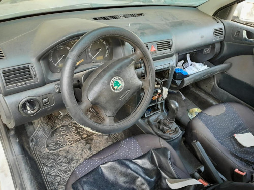  SKODA OCTAVIA BERLINA (1U2) 