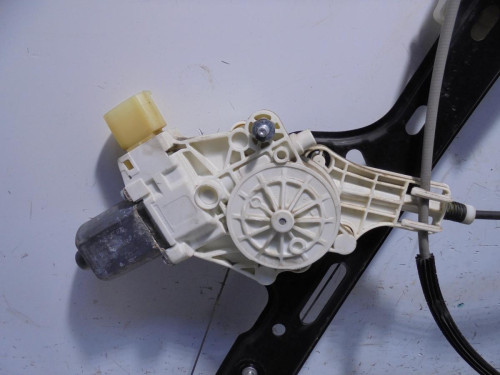 ELEVALUNAS DELANTERO DERECHO BMW SERIE 1 BERLINA (E81/E87) 