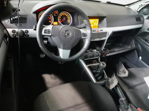  OPEL ASTRA H GTC 