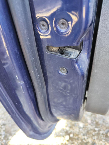 CERRADURA PUERTA DELANTERA IZQUIERDA used