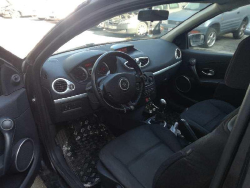 RENAULT CLIO III — vehículo donante para recambios 