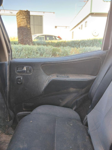 GUARNECIDO PUERTA TRASERA DERECHA Nissan Terrano II (R20)(02.1993->) Nissan Terrano II (R20)(02.1993->) 