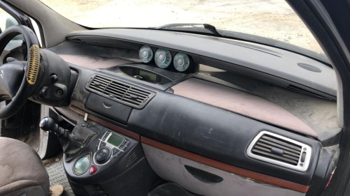 CITROEN C8 — vehículo donante para recambios 