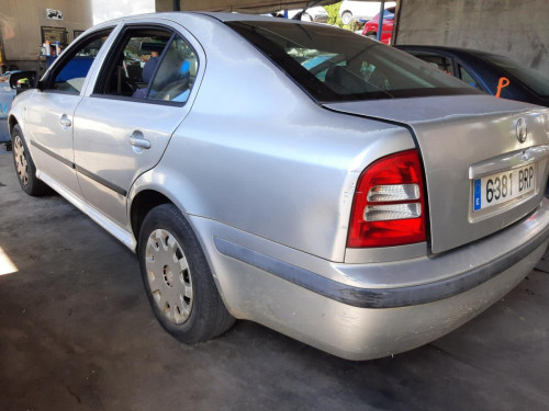  SKODA OCTAVIA BERLINA (1U2) 