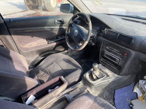  VOLKSWAGEN PASSAT BERLINA (3B2) 