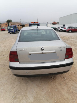 VOLKSWAGEN PASSAT BERLINA (3B2)