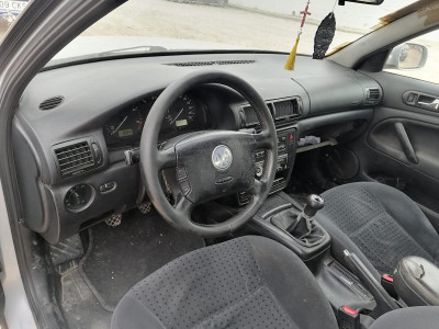 VOLKSWAGEN PASSAT BERLINA (3B2)