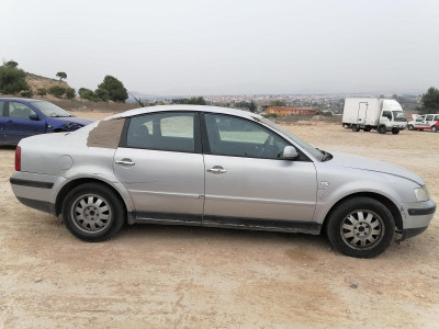 VOLKSWAGEN PASSAT BERLINA (3B2)