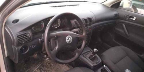 VOLKSWAGEN PASSAT BERLINA (3B3) — vehículo donante para recambios 