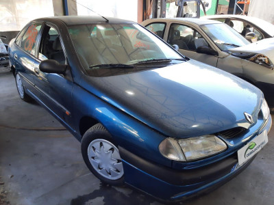 RENAULT LAGUNA (B56)