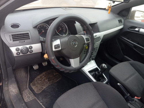  OPEL ASTRA H GTC 