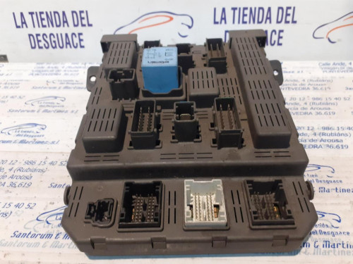  CAJA RELES / FUSIBLES 