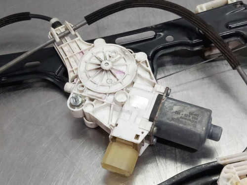 ELEVALUNAS DELANTERO DERECHO BMW SERIE 1 BERLINA (E81/E87) 