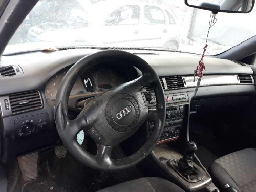  AUDI A6 BERLINA (4B2) 