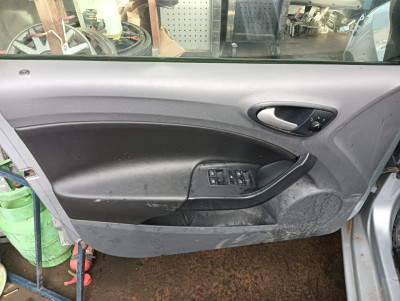 SEAT IBIZA BERLINA (6J5)