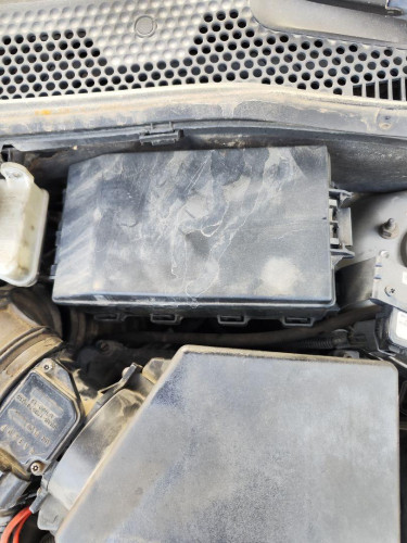 CAJA RELES / FUSIBLES de segunda mano