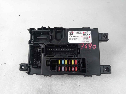  CAJA RELES / FUSIBLES OPEL CORSA D 