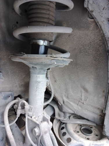 AMORTIGUADOR DELANTERO IZQUIERDO Toyota COROLLA (E12) 