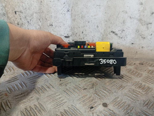CAJA RELES / FUSIBLES 