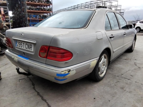  MERCEDES-BENZ CLASE E (BM 210) BERLINA 