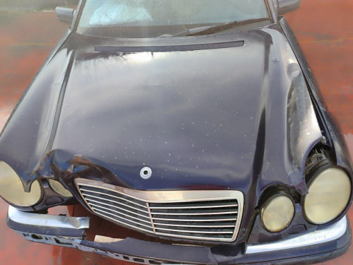  MERCEDES-BENZ CLASE E (BM 210) BERLINA 