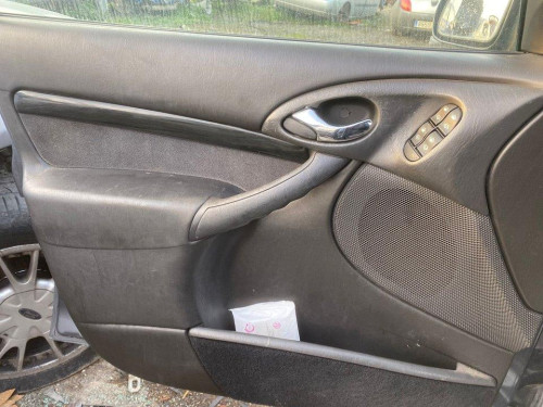  FORD FOCUS BERLINA (CAK) 