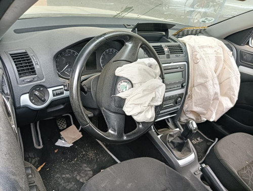 SKODA OCTAVIA BERLINA (1Z3) — vehículo donante para recambios 