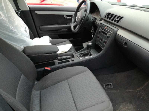 AUDI A4 BERLINA (8E) — vehículo donante para recambios 