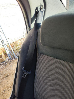 CINTURON SEGURIDAD TRASERO DERECHO