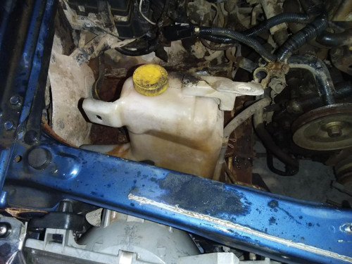 DEPOSITO EXPANSION Nissan PICKUP (D22) 
