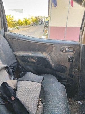 GUARNECIDO PUERTA TRASERA IZQUIERDA Nissan Terrano II (R20)(02.1993->)