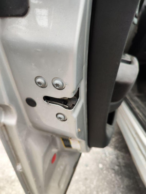 CERRADURA PUERTA DELANTERA IZQUIERDA