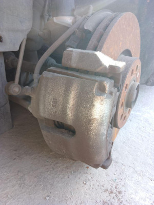 PINZA DE FRENO DELANTERA IZQUIERDA