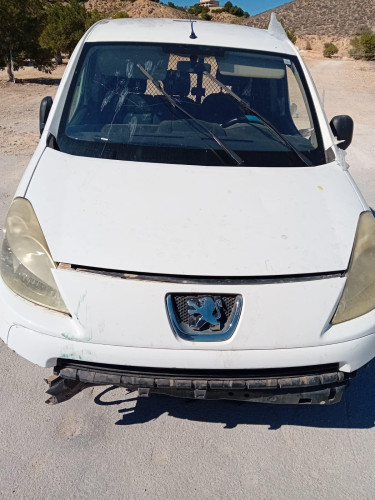 PEUGEOT PARTNER TEPEE — автомобиль-донор на запчасти 