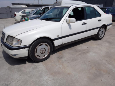 MERCEDES-BENZ CLASE C (BM 202) BERLINA