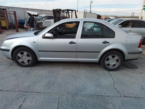VOLKSWAGEN BORA BERLINA (1J2)(1998) — vehículo donante para recambios 