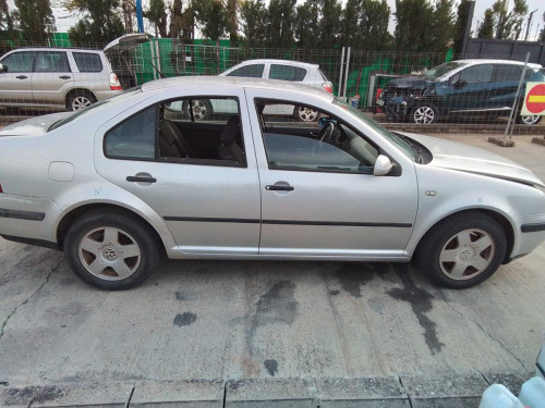 VOLKSWAGEN BORA BERLINA (1J2)(1998) — vehículo donante para recambios 