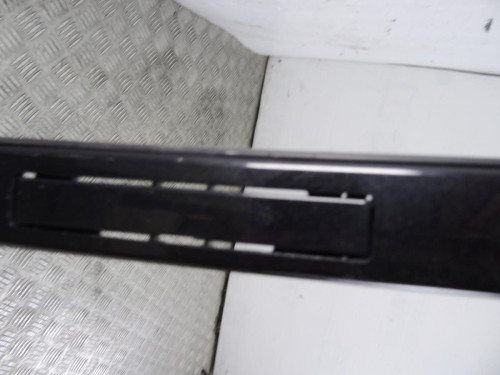  MOLDURAS DELANTERAS MERCEDES-BENZ CLASE E (BM 212) LIM. 