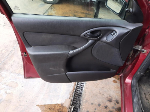  FORD FOCUS BERLINA (CAK) 