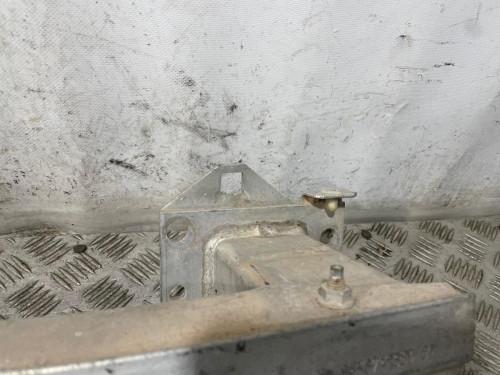 REFUERZO PARAGOLPES DELANTERO 