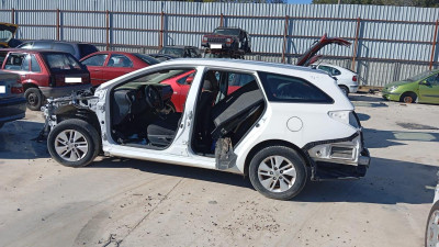 TOYOTA AURIS TOURING SPORTS (E18)