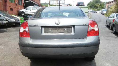  VOLKSWAGEN PASSAT BERLINA (3B3) 