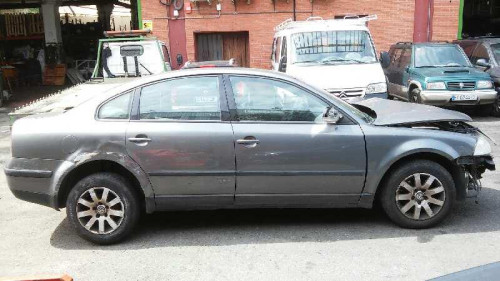  VOLKSWAGEN PASSAT BERLINA (3B3) 
