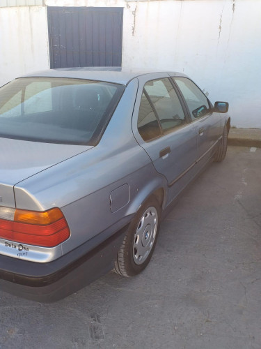 BMW SERIE 3 BERLINA (E36) — vehículo donante para recambios 